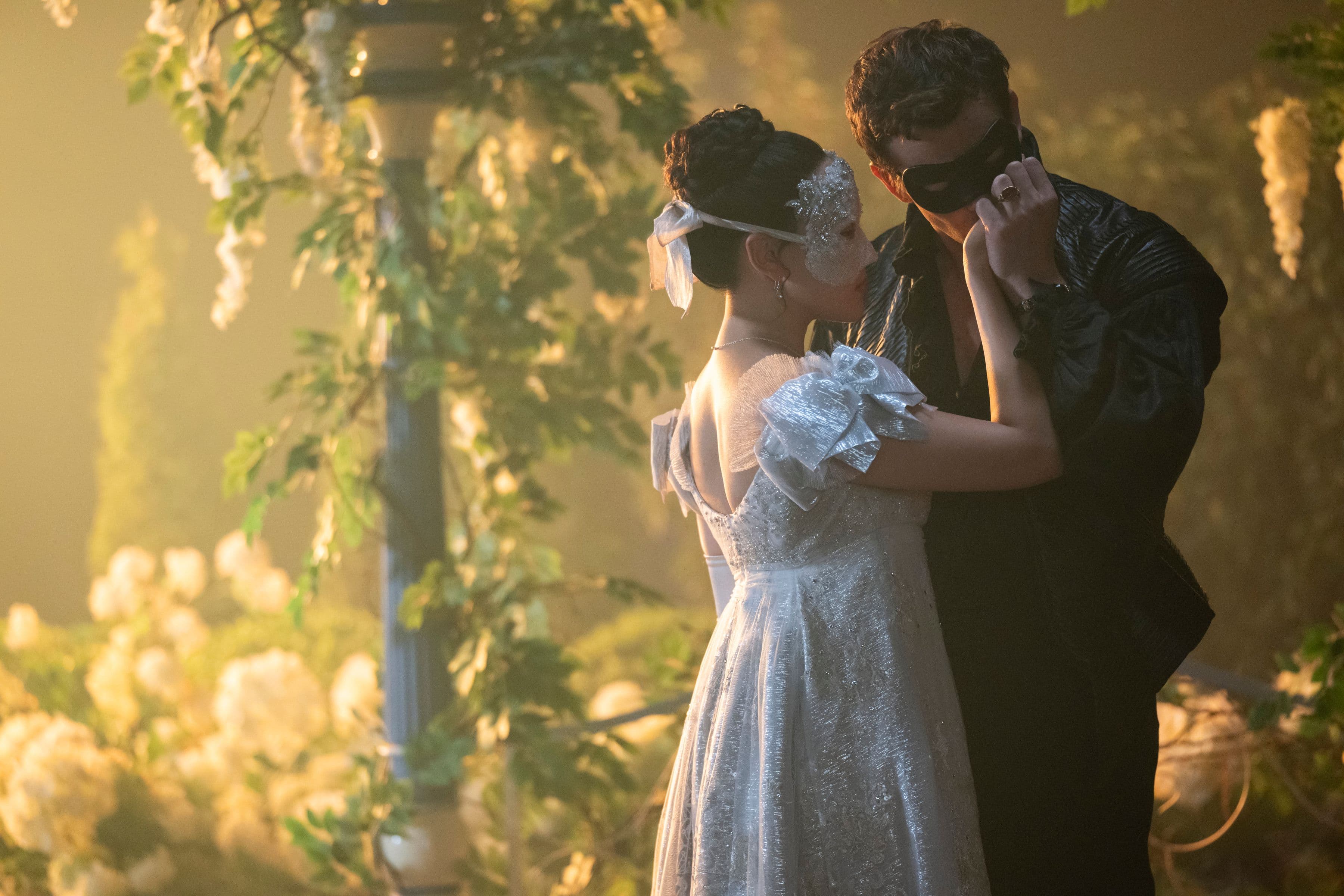 Luke Thompson and Yerin Ha in "Bridgerton" season four.