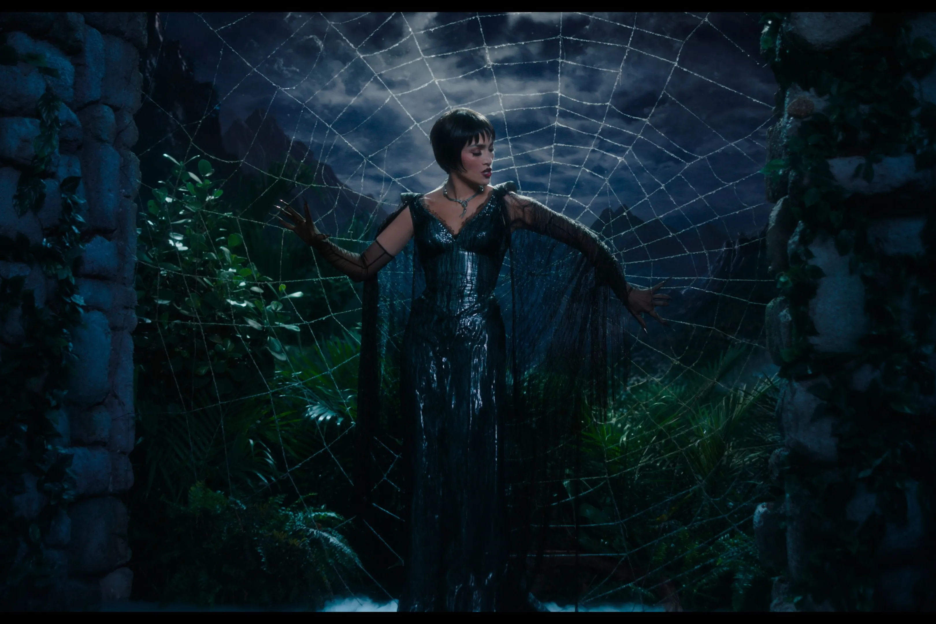 Jennifer Lopez in "Kiss Of The Spider Woman"